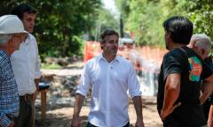 Achával recorrió la obra hidráulica que avanza en la localidad de Manuel Alberti