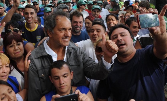 Daniel Scioli en campaña: “Acá estoy, cuentan conmigo, yo cuento con ustedes”