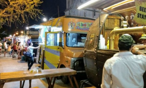 La Cámara de Comercio volvió a apuntar contra los food trucks