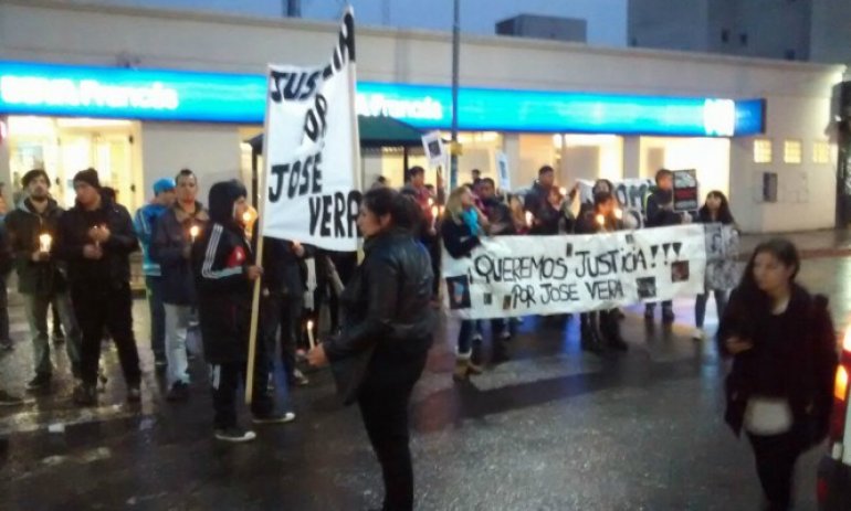 A poco más de un mes del asesinato de José Vera, allegados marcharon para exigir justicia