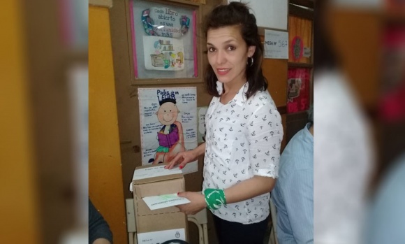 Votó la candidata del FIT: Advirtió que hubo faltante de su boleta en varias mesas