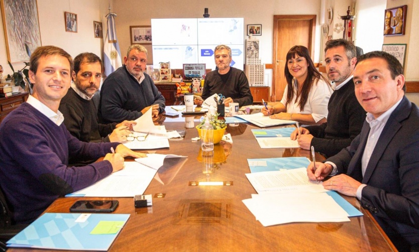 Achával firmó convenio con Nación para urbanizar barrios populares