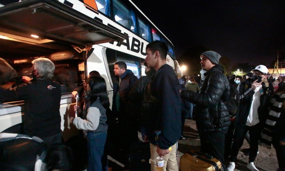 En 9 de cada 10 escuelas bonaerenses los estudiantes se anotaron en los viajes de egresados gratuitos