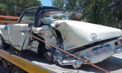 Perdió una rueda de su auto de colección y fue chocado en la Panamericana