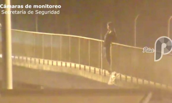 VIDEO: Cámaras de seguridad permitieron salvar a una joven que intentaba tirarse de un puente