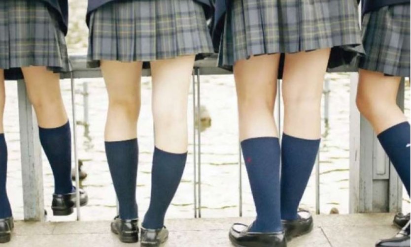 Prohibirán que chicas de un colegio usen polleras "para evitar tentaciones" en los varones