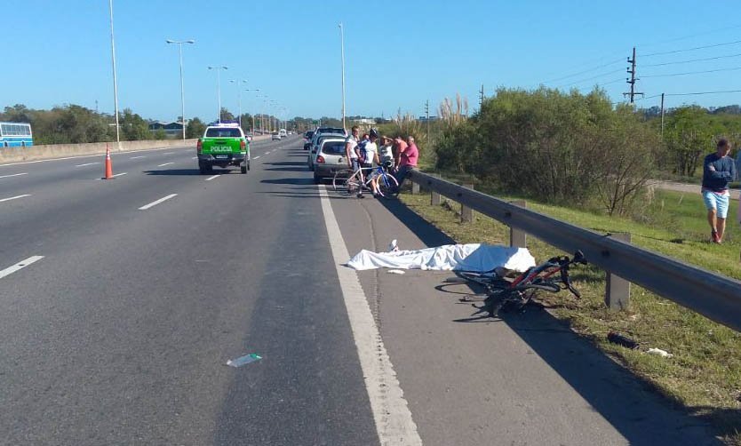 Muere ciclista atropellado por un auto en la Panamericana