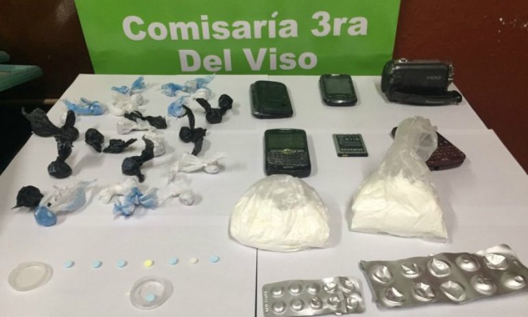 La policía desarticuló un punto de venta de cocaína, marihuana y éxtasis