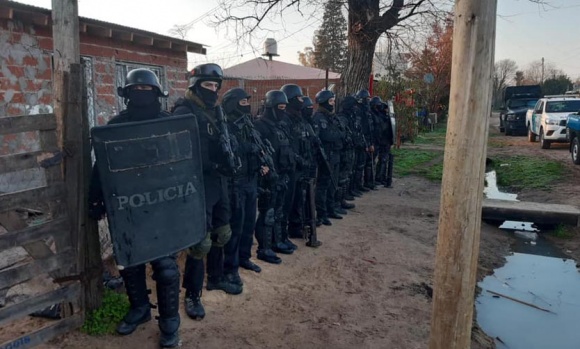 Detienen a ladrón que hirió a una mujer con un arma tumbera para robarle la moto