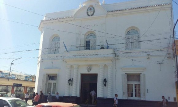 Sindicatos denuncian "ola de despidos" en el Municipio