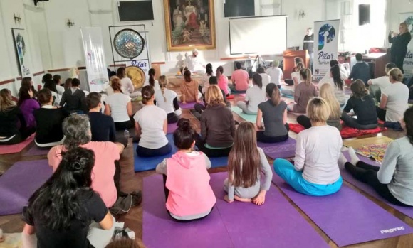 Así se vivió en Pilar el Día Internacional del Yoga